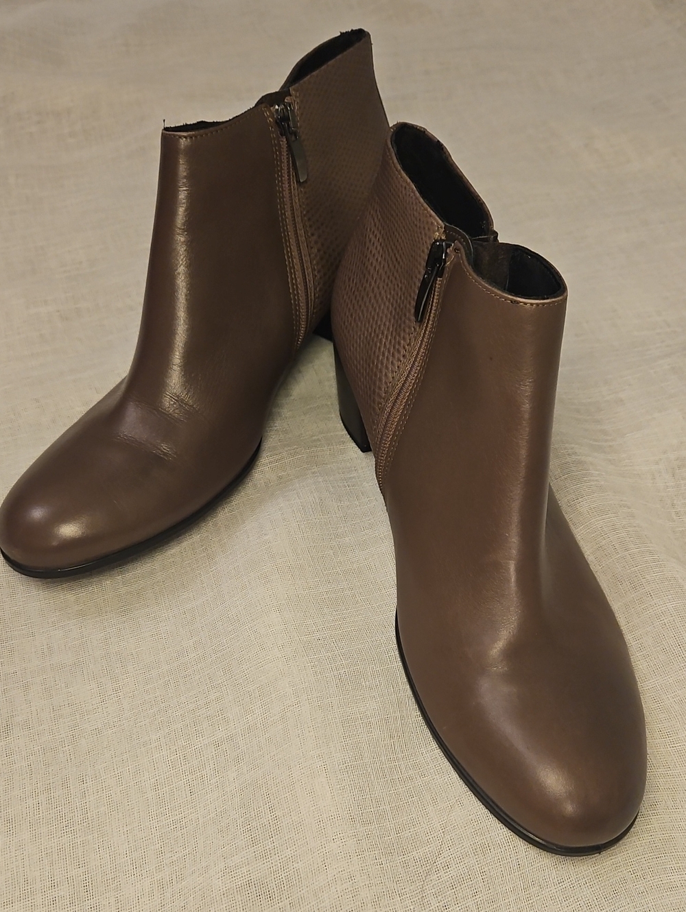 Ecco Brown Leather Ankle Booties with Side Zip